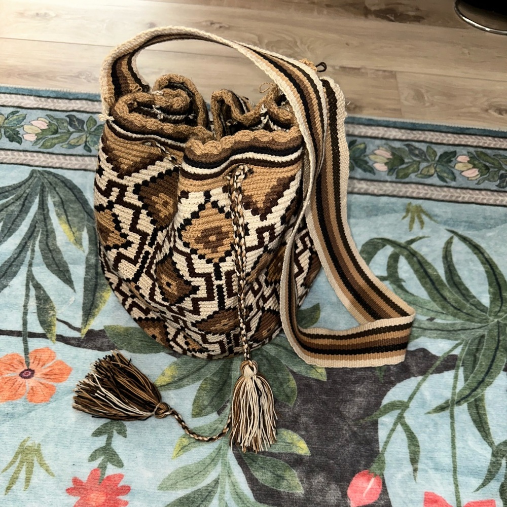 Handcrafted Geometric Patterned Crochet Bucket Bag - image 1